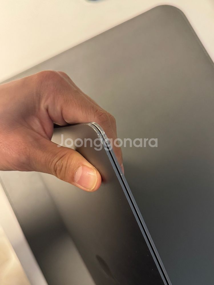 맥북 air m1 8gb 256 (박풀이지만 손상일부)--3