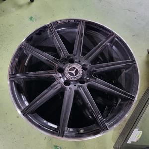 벤츠 E63 AMG 19인치 휠 팝니다.