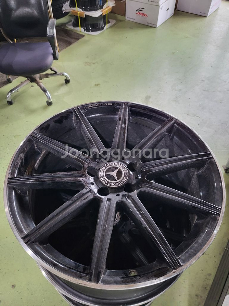 벤츠 E63 AMG 19인치 휠 팝니다.--1