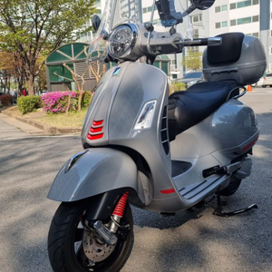 22년 베스파 GTS300 슈퍼스포츠 아비오 그레이