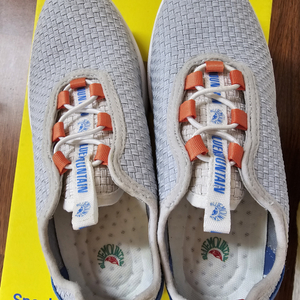 새상품급 여성 운동화 240
