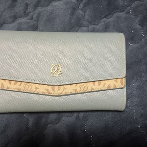 루이까또즈 여성 장지갑