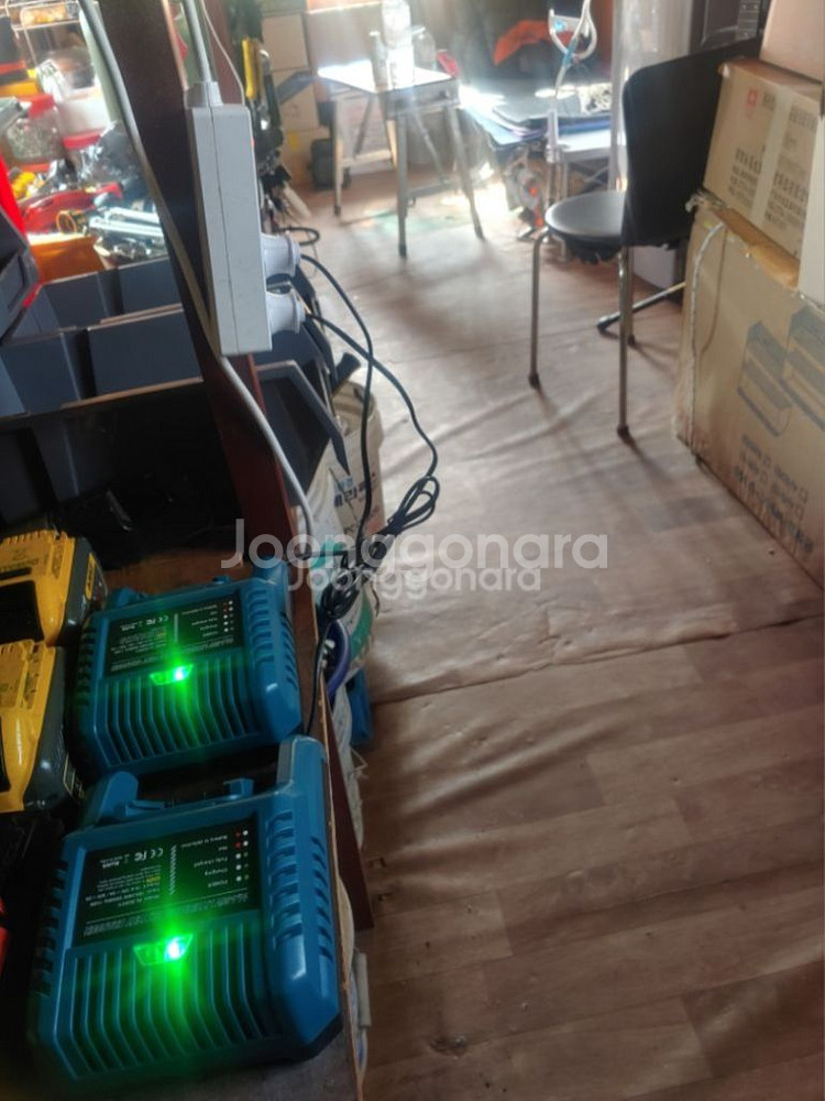 보쉬충전기 프리볼트18V~36V충전기 미사용신품--2
