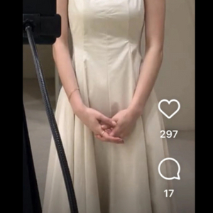 시에 수아 슬리브리스 드레스