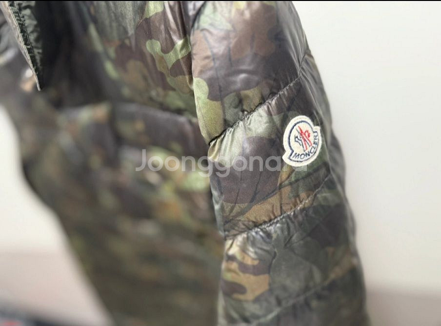 몽클레어 경량패딩--2