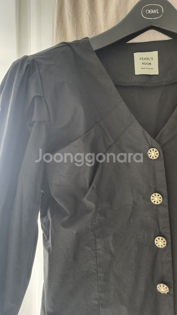 라인이 예쁜 단추가 예쁜 심플 데일리 블라우스 블랙--1