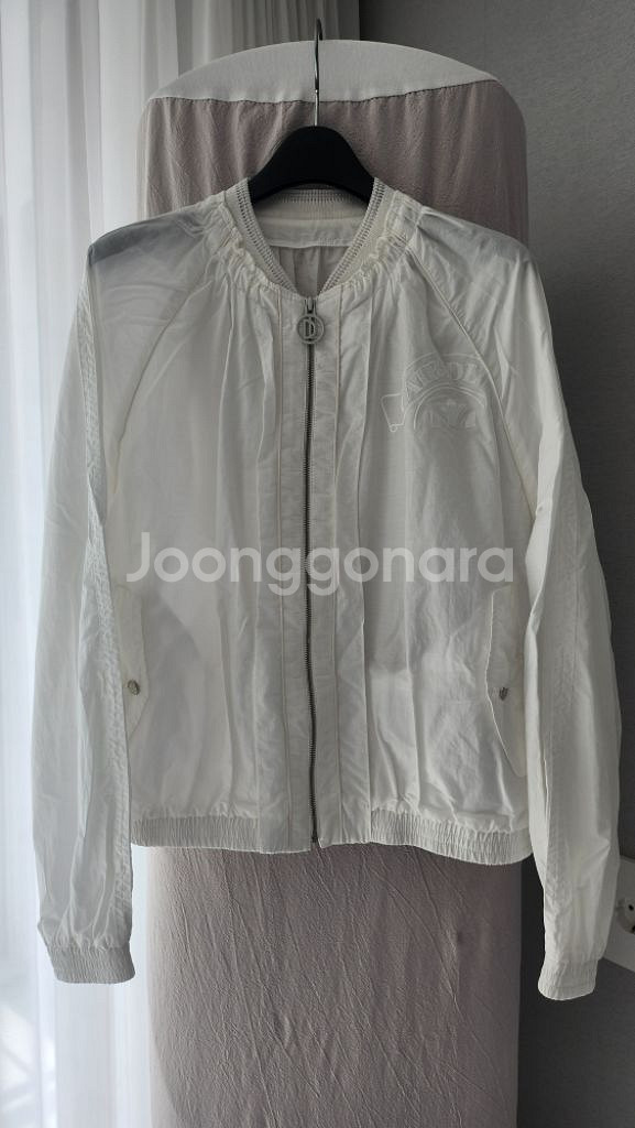 듀엘 화이트 봄 잠바 산뜻하고 귀여운 가디건 점퍼 바람--0