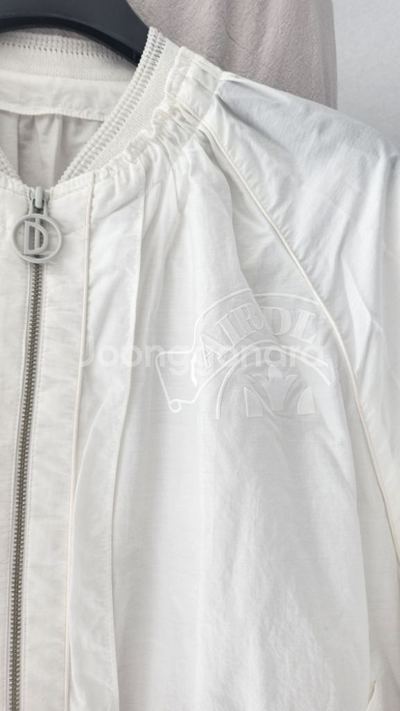 듀엘 화이트 봄 잠바 산뜻하고 귀여운 가디건 점퍼 바람--1