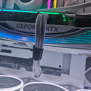 i7-13700k rtx4080 화이트 본체 팝니다