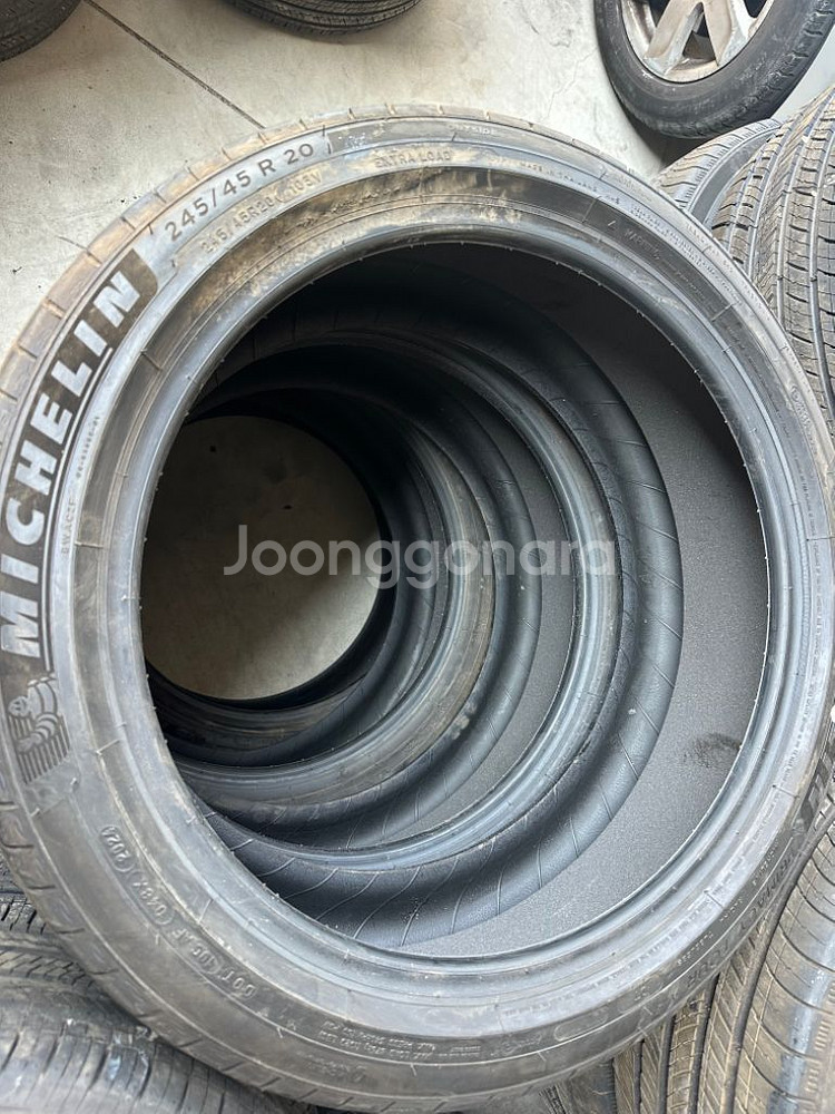 미쉐린 4계절 245/45 R20 거의새것 2개--0