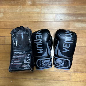 베넘 복싱 글러브