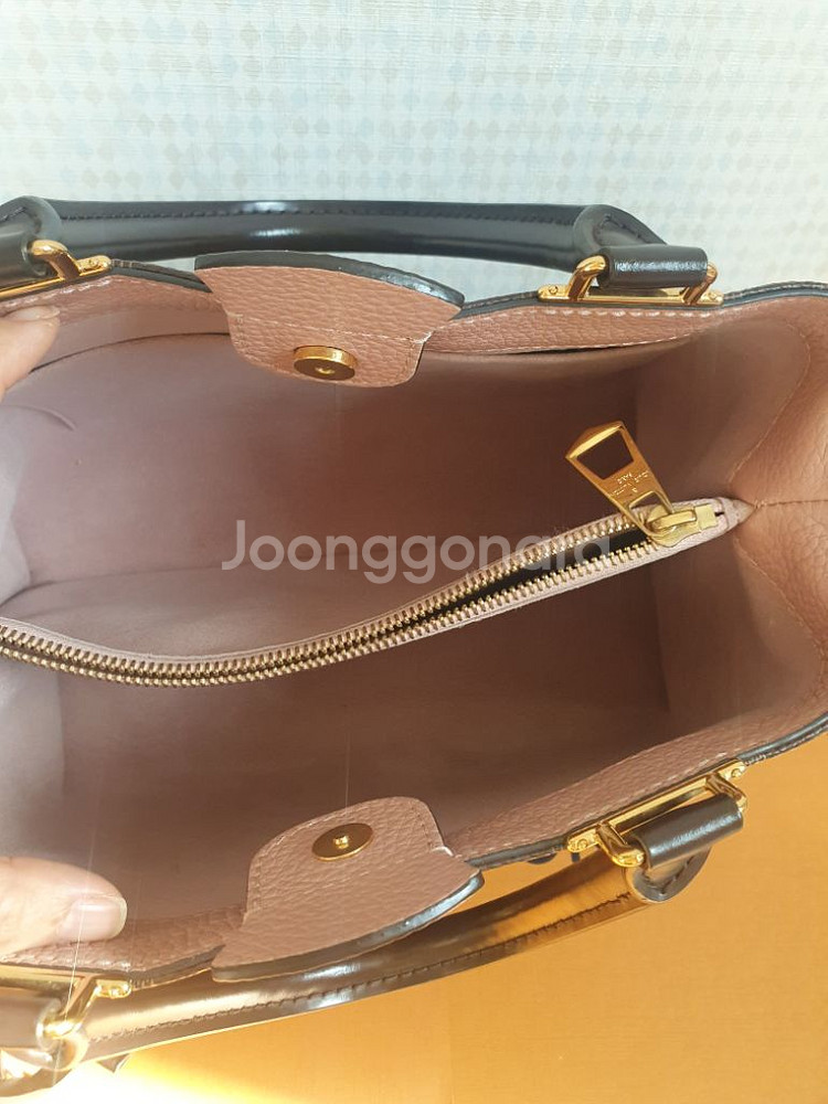 정품 루이비통 브리타니 가방--6