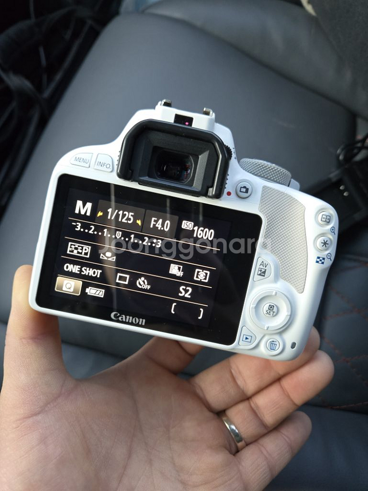 캐논 100D +번들렌즈 팝니다.--3