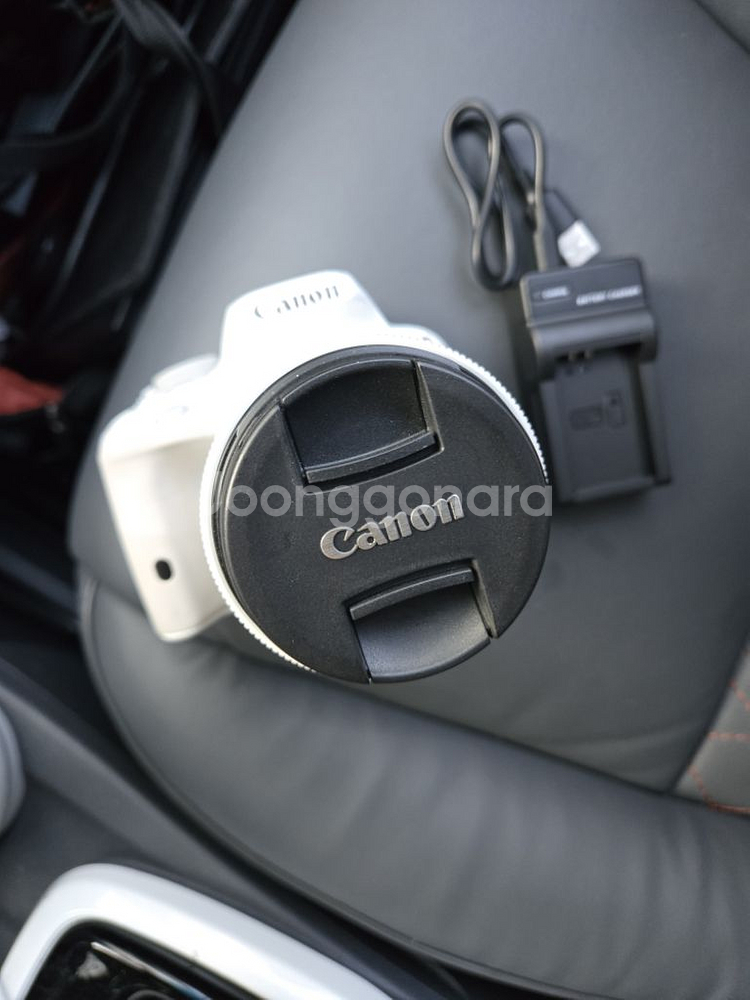 캐논 100D +번들렌즈 팝니다.--1