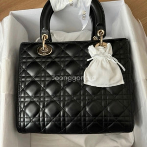 디올 레이디백 미듐 블랙 새상품급