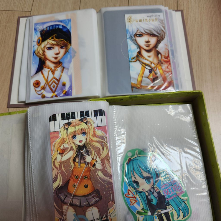 서울코믹월드 서코에서 구매한 굿즈 콜렉트북 일괄 판매 이미지