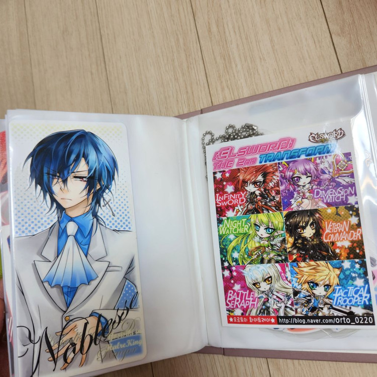 서울코믹월드 서코에서 구매한 굿즈 콜렉트북 일괄 판매 이미지