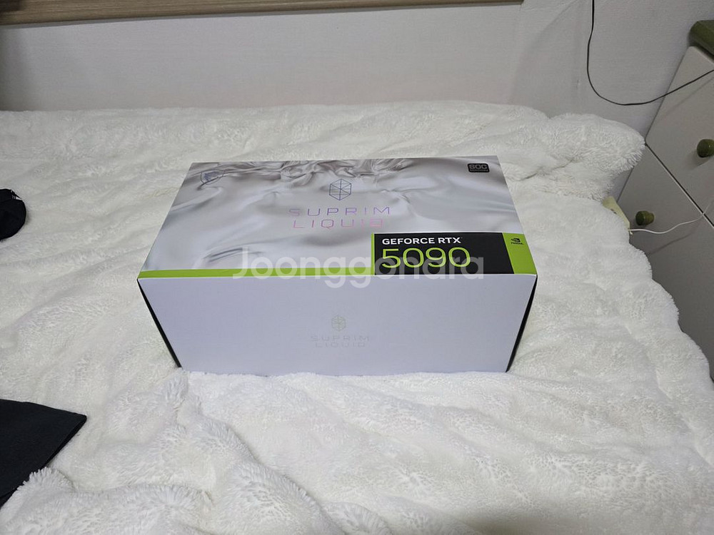 rtx 5090 슈프림리퀴드 개봉품 팔아요--1