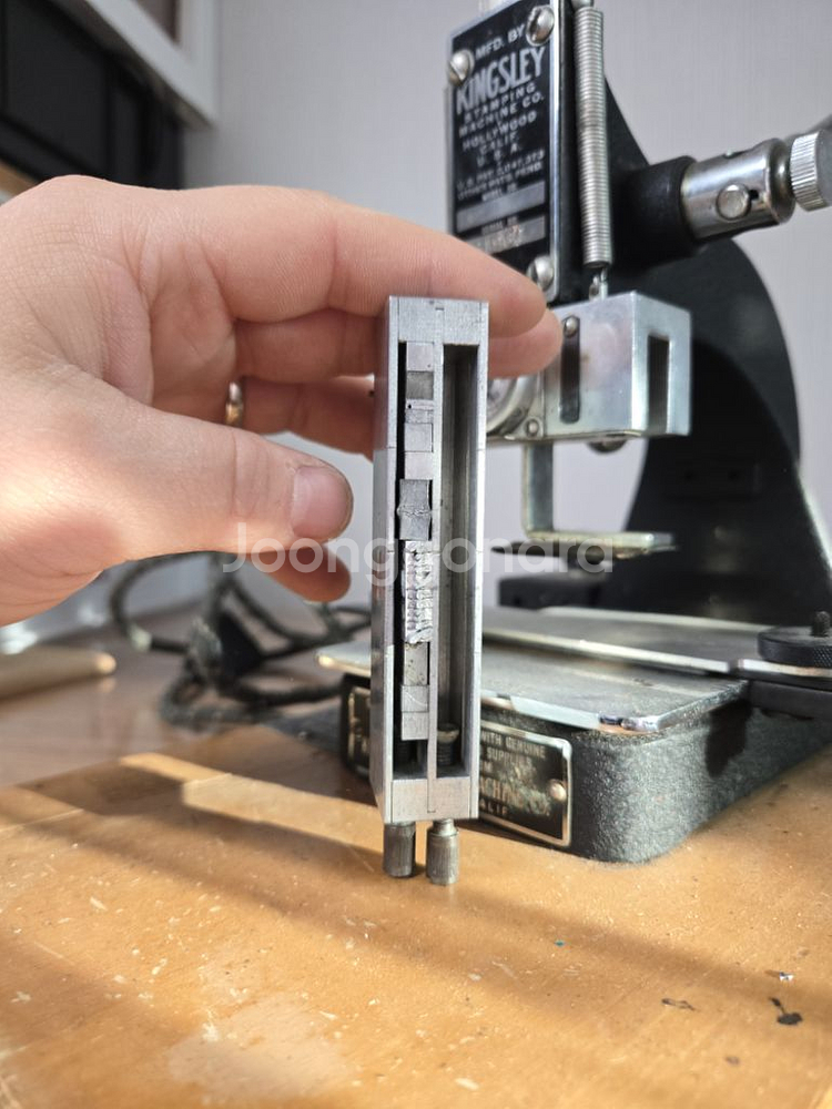 가죽공예 킹슬리 불박기 팝니다.--2