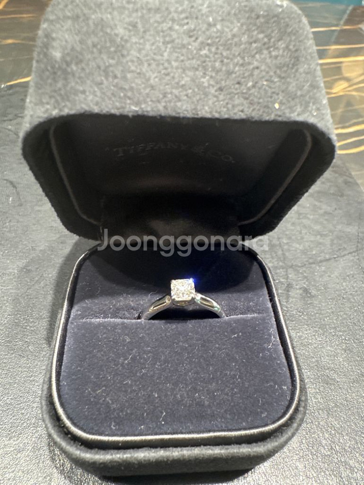 티파니앤코 0.43ct 다이아 반지--6