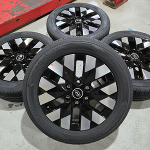 스타리아 18인치 순정 휠타이어 세트 판매