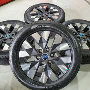 18인치 스타리아 순정 (검메탈) 휠타이어 세트 판매