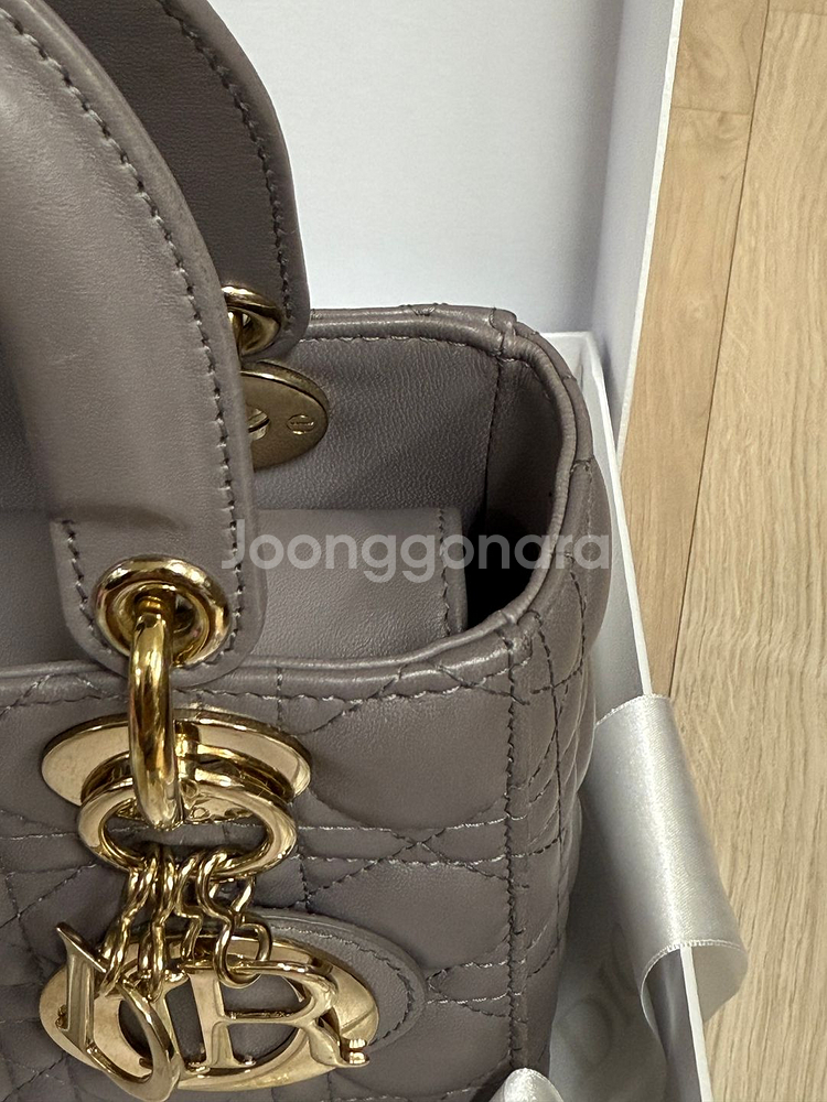 디올 레이디백 스몰 그레이 정품 풀박--6