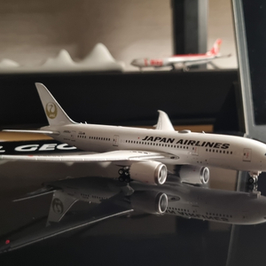 Japan Airlines B787-8 1:400