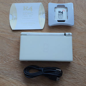 닌텐도 DS Lite. DS 라이트