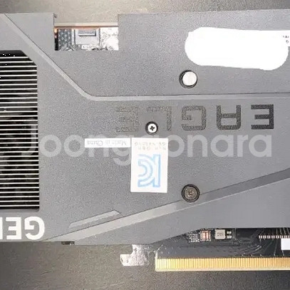기가바이트 RTX4060 8G 3팬 상태좋음--1