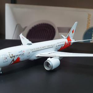 Japan Airlines B787-8 1:400