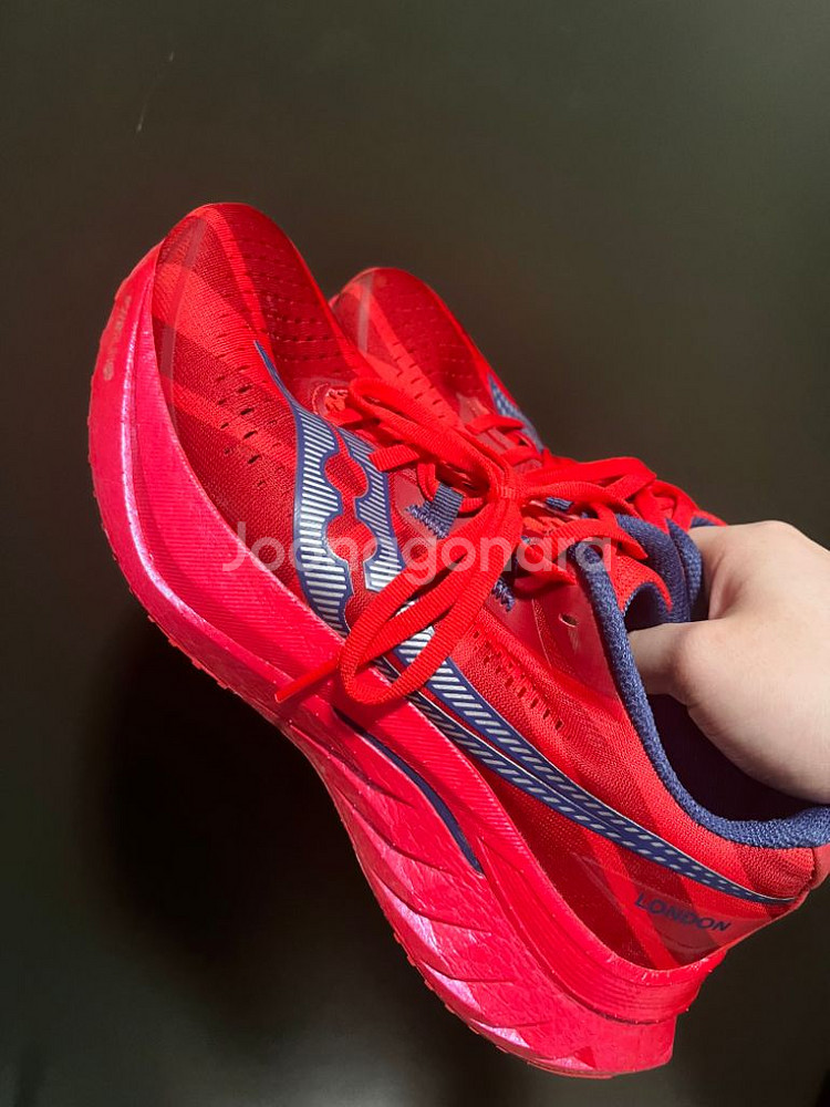 Saucony 써코니 엔돌핀 스피드4 런던 레드 27--1