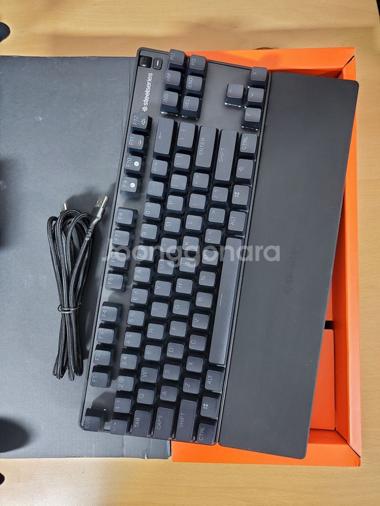 스틸시리즈 Apex 9 TKL 게이밍 키보드+손목패드--1