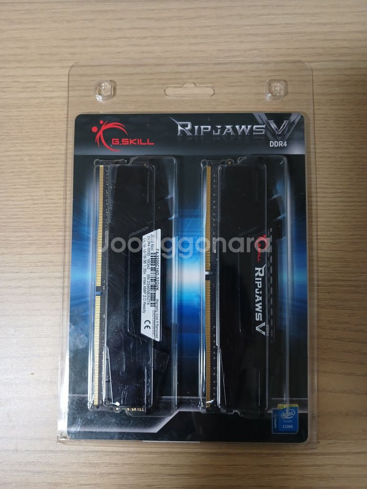 DDR4램 16GBX2 F4-3200C16D-32GVK--0