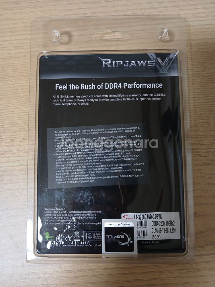 DDR4램 16GBX2 F4-3200C16D-32GVK--1