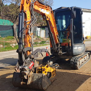 두산 DX30 캐빈형 회전링크 집게장착 미니 굴삭기