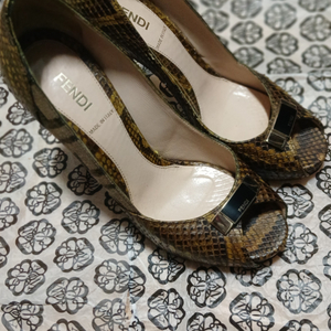 펜디(FENDI)오픈토힐 펜디로고 여성구두35반(정품)