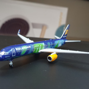 ICELANDAIR B757-200 1:400