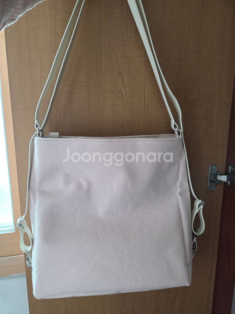 [단종템/새상품] 캘리즈 핑크 게스 모모백 판매합니다--2