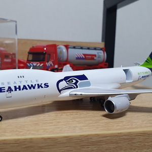 Boeing Company 747-8F 1:400