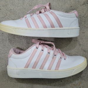 퓨마, 스케쳐스, 르꼬끄, K-SWISS 등등