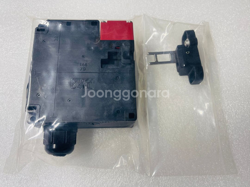 Omron. D4NL-1GFG-B--1