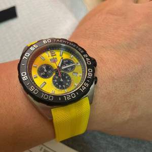 태그호이어 포뮬라1 옐로우 러버 스트랩