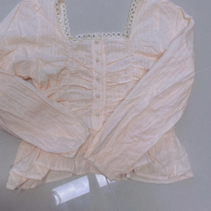 여리여리 블라우스 벚꽃사진 제격