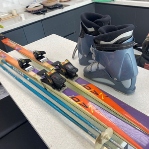 스키 플레이트 팝니다. (부츠랑 폴도 같이 드려요.)