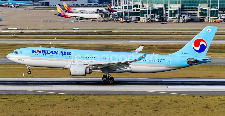 Korean Airines A330-200 HL8227--1