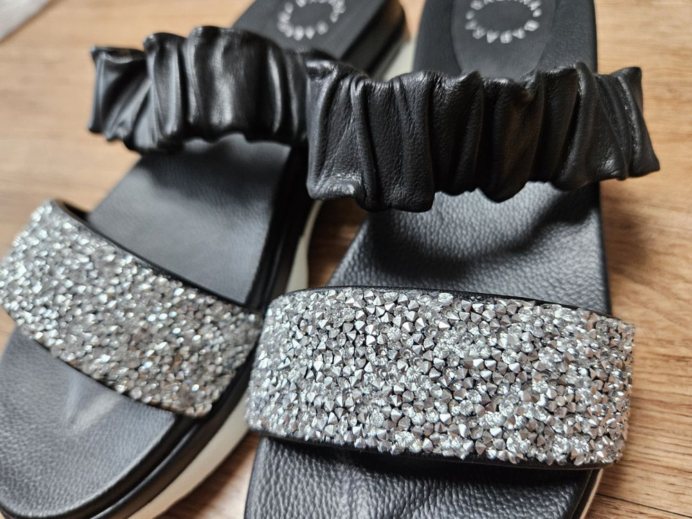 바바라 양가죽 셔링 투밴드 반짝이 슬리퍼 샌들 235--1