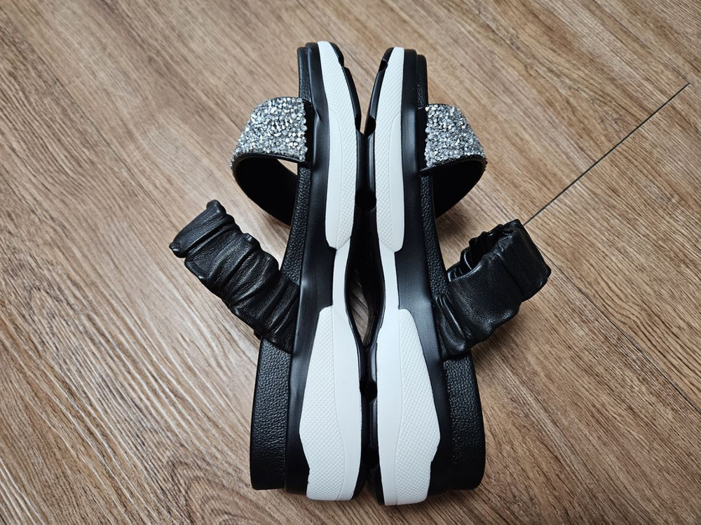 바바라 양가죽 셔링 투밴드 반짝이 슬리퍼 샌들 235--2