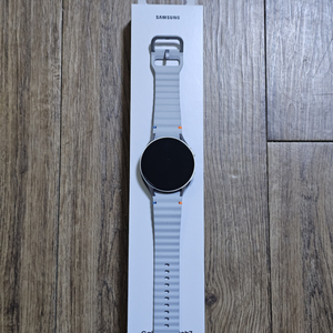 갤럭시워치7 44mm 실버 개봉만 한 새상품 처분합니다