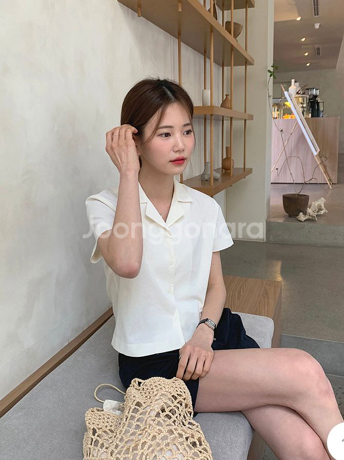 <새상품>가내스라 크롭 반팔셔츠--7